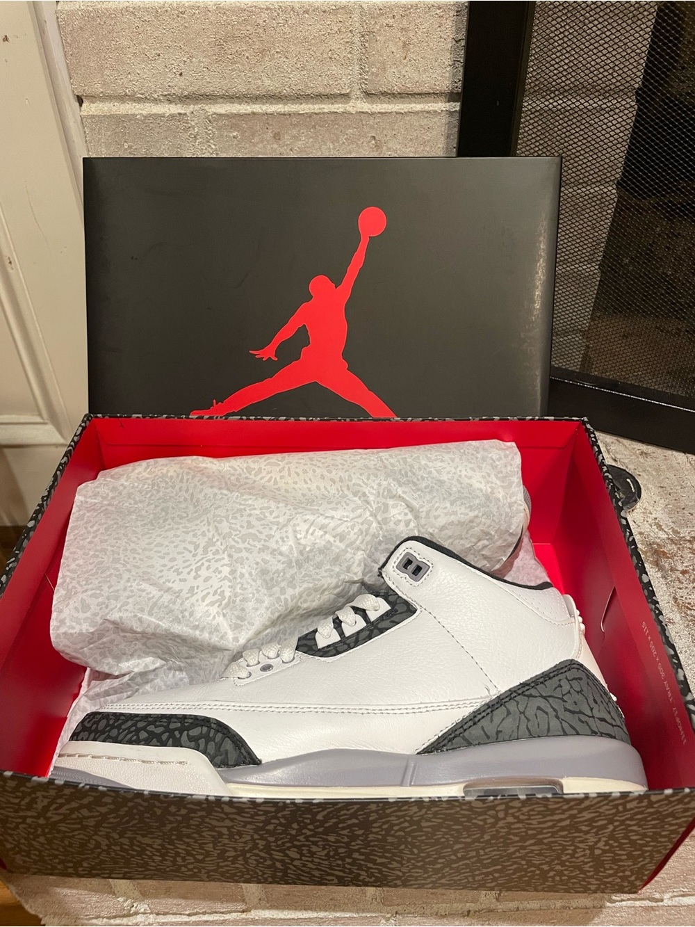Like NEW🤩Air Jordon Retro White and Black Sneakers; Big Kid Size7Y